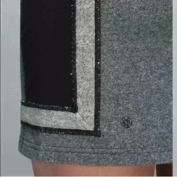 Lululemon skirt size 4 (used in excellent condition) - Picture 2 of 10
